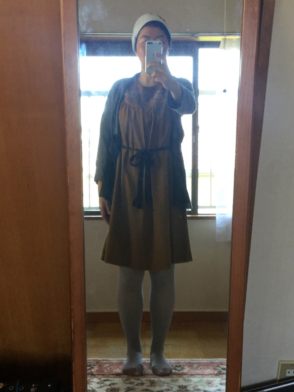 カーディガン/ボレロを使った「ひざ丈ワンピース」の人気