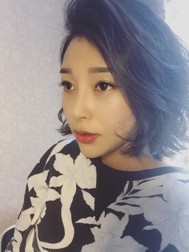 「YSL（ワイエスエル）のアイテム（メイクアップ）」を使った、我就叫徐杨怡萱さん（レディース・160cm）の冬コーディネート