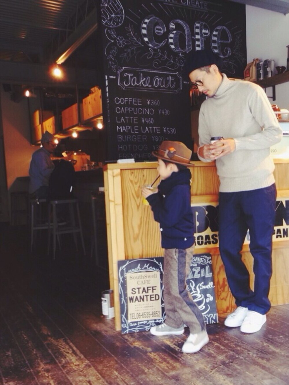 「LUCA、コーヒー、cafe、丸メガネ」｜「KIJIMA TAKAYUKIのアイテム（ハンチング/ベレー帽、ブラック系）」を使った、kaz(dubbing)さん（メンズ・180cm）の冬コーディネートの1枚目の写真