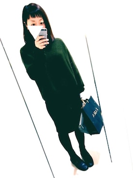 「アイテム（クラッチバッグ、グレー系）」を使った、Qみこさん（レディース・161cm）の冬コーディネート