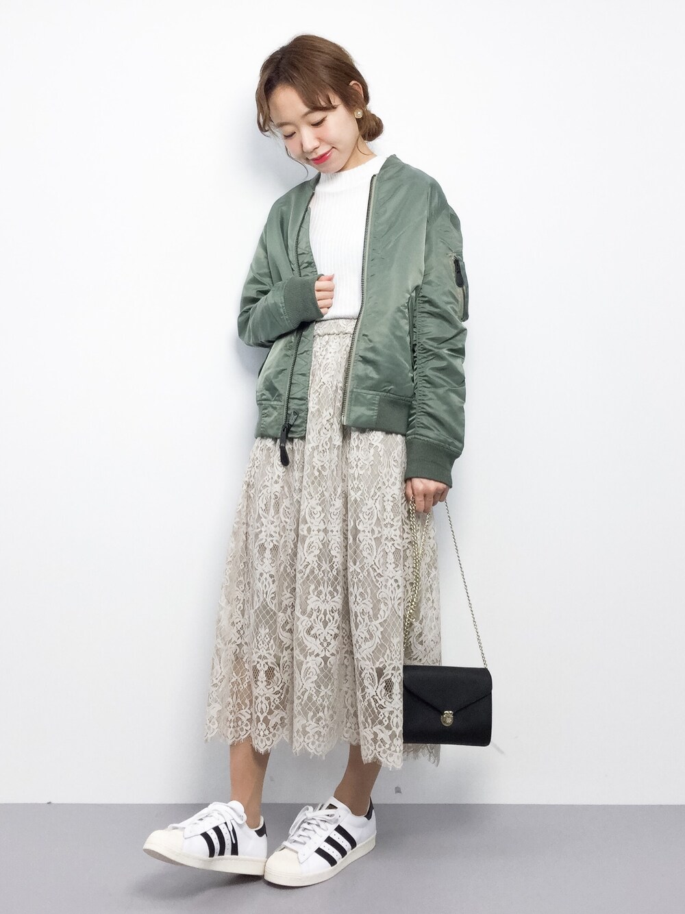 「ブルゾン、アウター、MA-1、秋のコーデ、レース、冬、ootd、オトナカジュアル、オトナ女子、チビーズ✳︎」｜「Another EditionのAnother Edition×AVIREX light MA-1/ AE×AVIREX light MA-1（MA-1、グリーン系）」を使った、りっぴーさん（レディース・154cm）の秋コーディネートの1枚目の写真