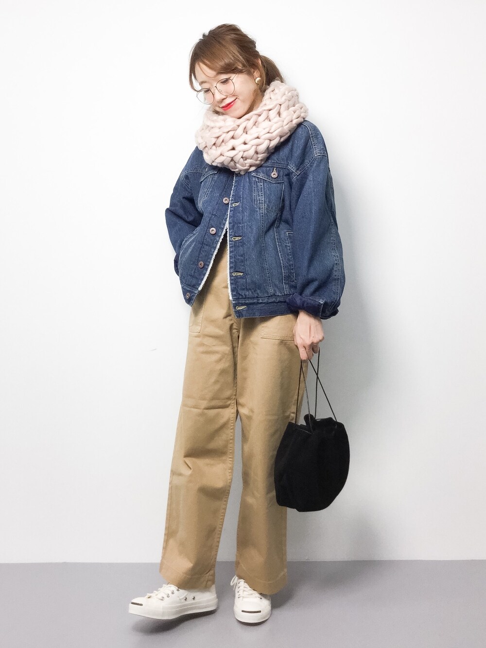 「デニム、スヌード、シンプル、めがね、大人カジュアル、Gジャン、カジュアルコーデ、outfit、オトナカジュアル、チビーズ✳︎」｜「Another Editionのビックニットスヌード/AEBFC BIG KNIT SND（ストール/ショール、ピンク系）」を使った、りっぴーさん（レディース・154cm）の冬コーディネートの1枚目の写真