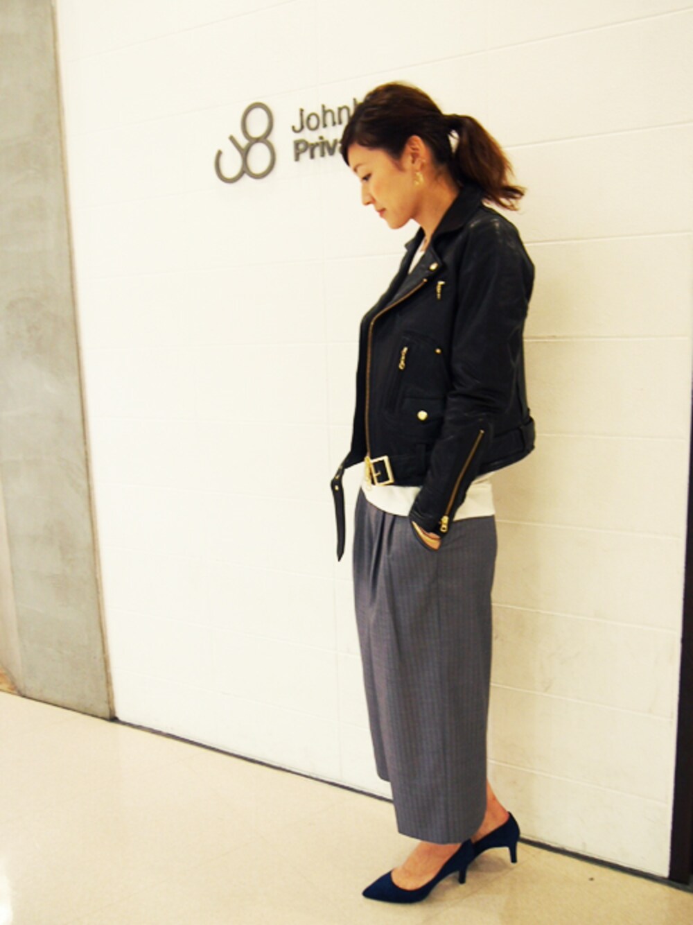 「ブラック、ライダース、ガウチョパンツ、Johnbull Private labo」｜「DUL DE VERREのパンツ（D1015）（その他パンツ、ブラック系）」を使った、Johnbull Private labo WOMENさん（レディース・165cm）の秋コーディネートの1枚目の写真