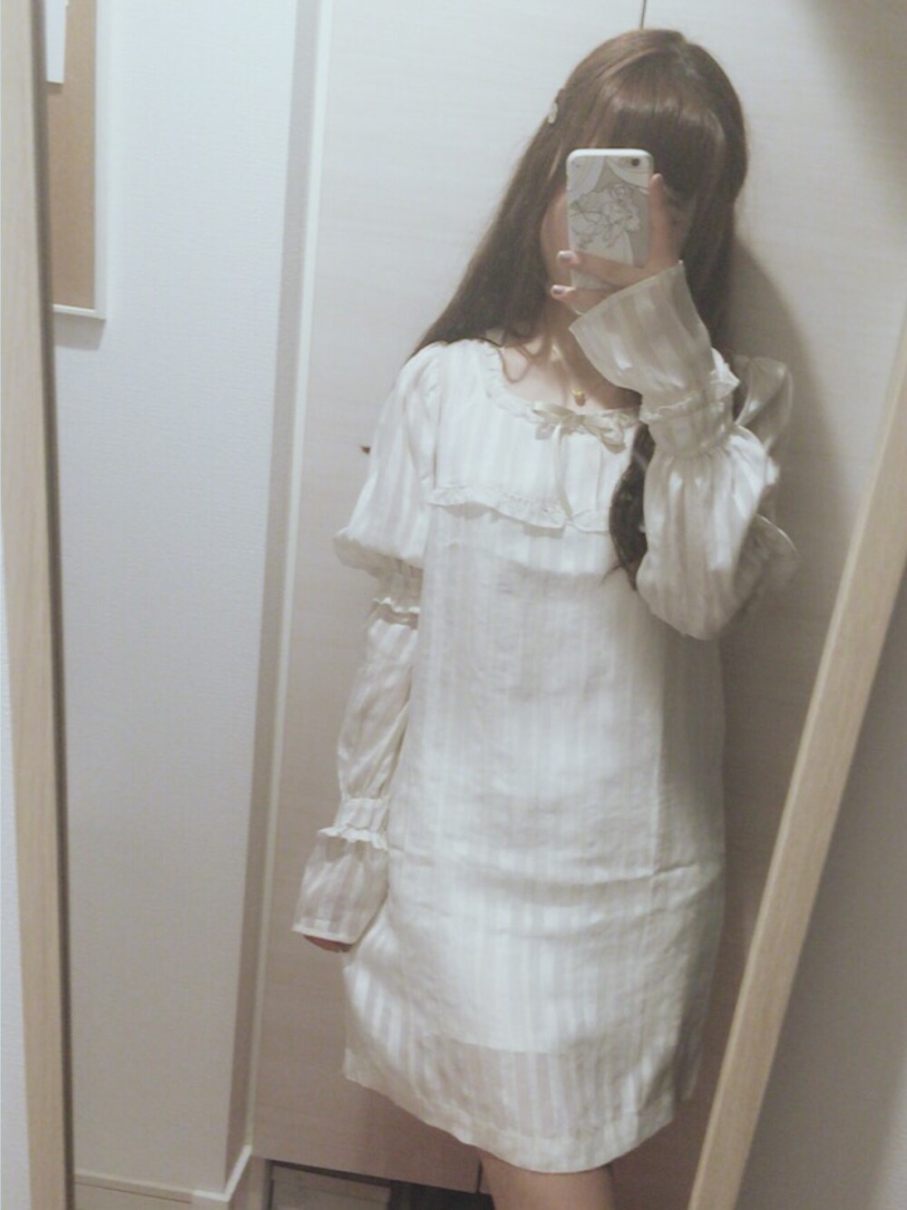 「Cissymaのアイテム（ワンピース、ホワイト系）」を使った、ピンぴょんさん（レディース・167cm）の春コーディネートの1枚目の写真