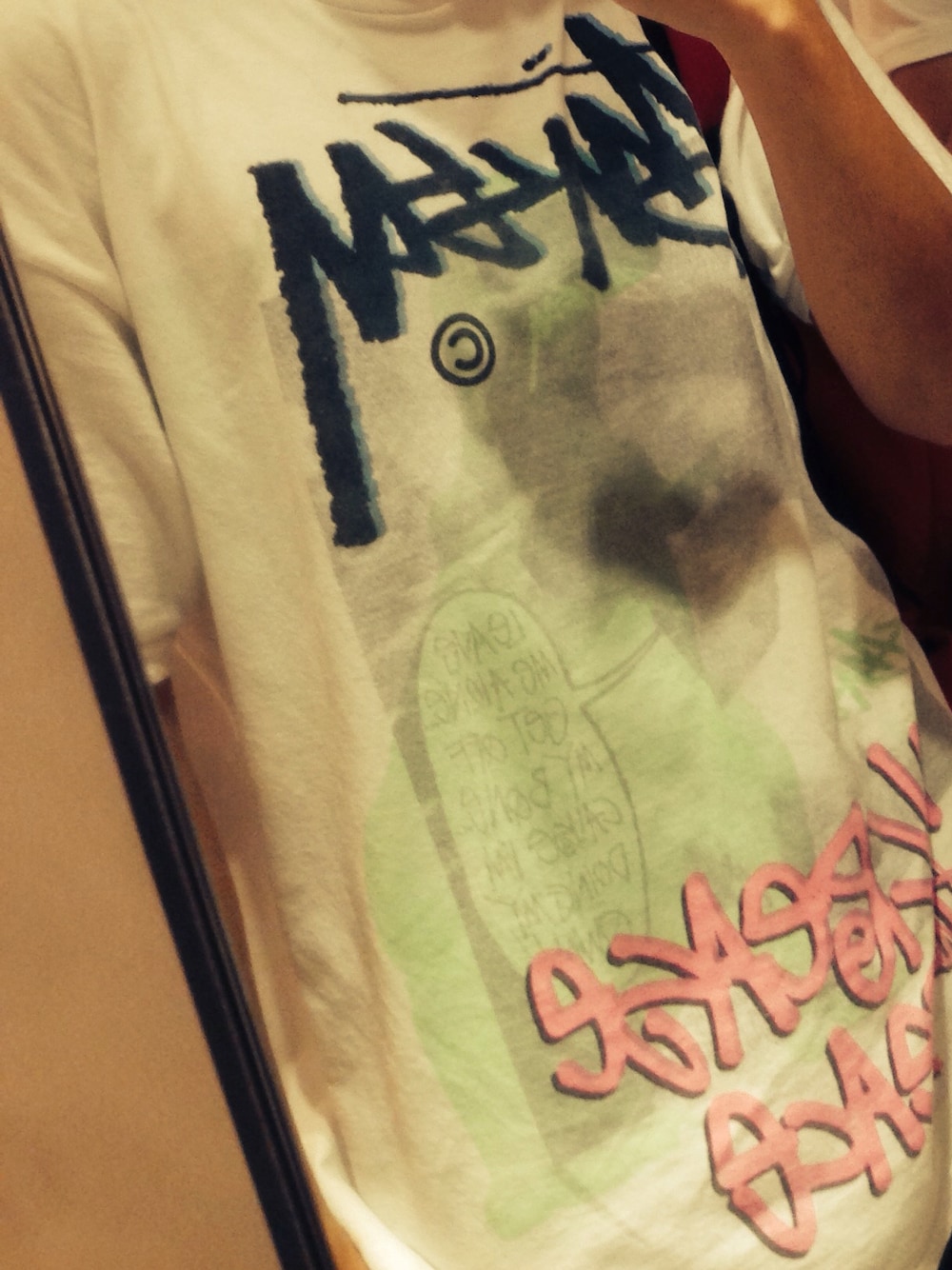 「stussy、Tシャツ、黒髪、supreme、Supreme(シュプリーム)、メンズライク、高校生」｜「STUSSYのアイテム（Tシャツ/カットソー、ホワイト系）」を使った、ひろとさん（メンズ・175cm）の秋コーディネートの1枚目の写真