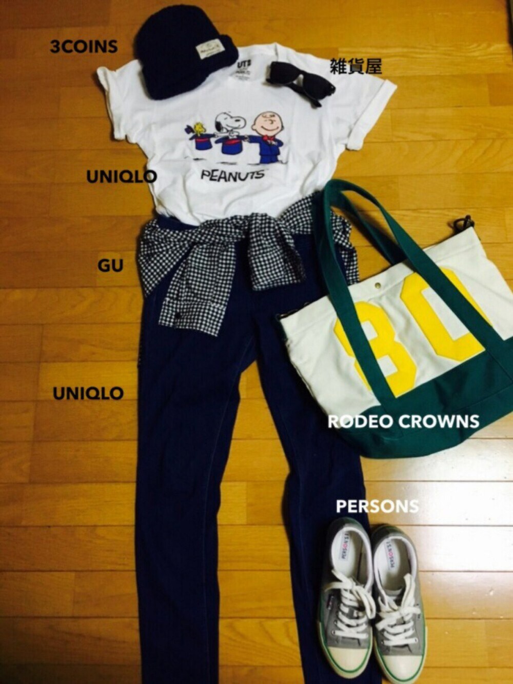 「大人カジュアル、カジュアル、ootd、ホワイト、Tシャツ、デニム、スキニーデニム、ブラック、ユニクロ、通勤コーデ」｜「UNIQLOのデニムレギンス（デニムパンツ、ブルー系）」を使った、iKi .さん（レディース・152cm）の夏コーディネートの1枚目の写真