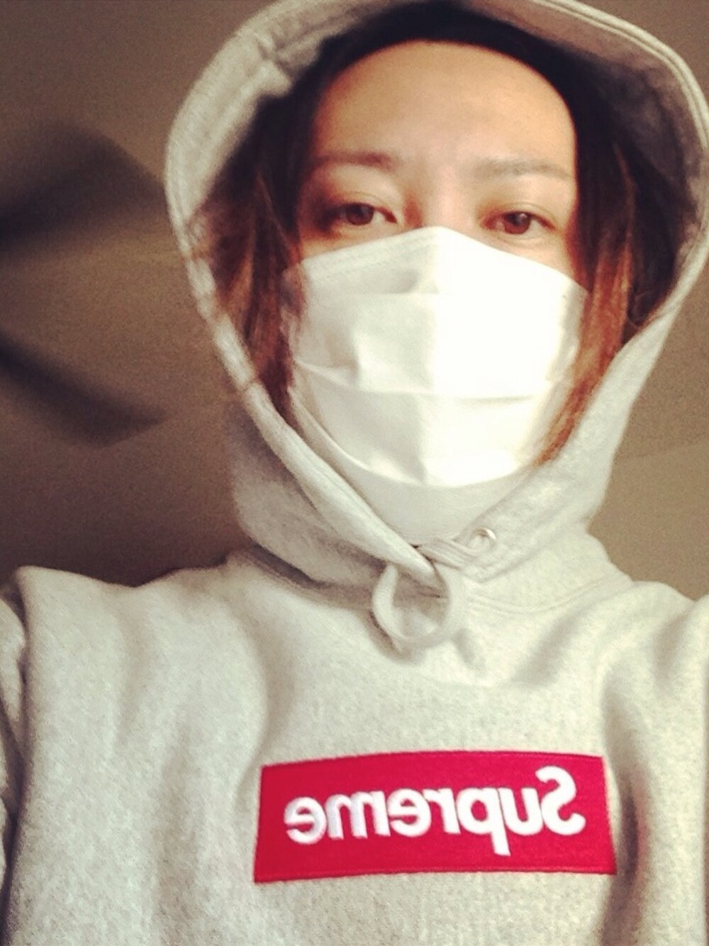 「supreme」｜「Supreme のアイテム（パーカー、グレー系）」を使った、超勇人さん（メンズ・172cm）の秋コーディネートの1枚目の写真