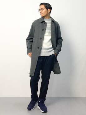 「クルーネックニット」｜「アイテム（ステンカラーコート）」を使った、K-1RO(ケーイチロー)さん（メンズ・171cm）の秋コーディネート