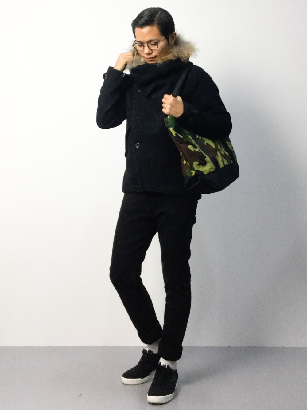 「rehacerのTilt Mods Coat（モッズコート、ブラック系）」を使った、K-1RO(ケーイチロー)さん（メンズ・171cm）の秋コーディネートの1枚目の写真