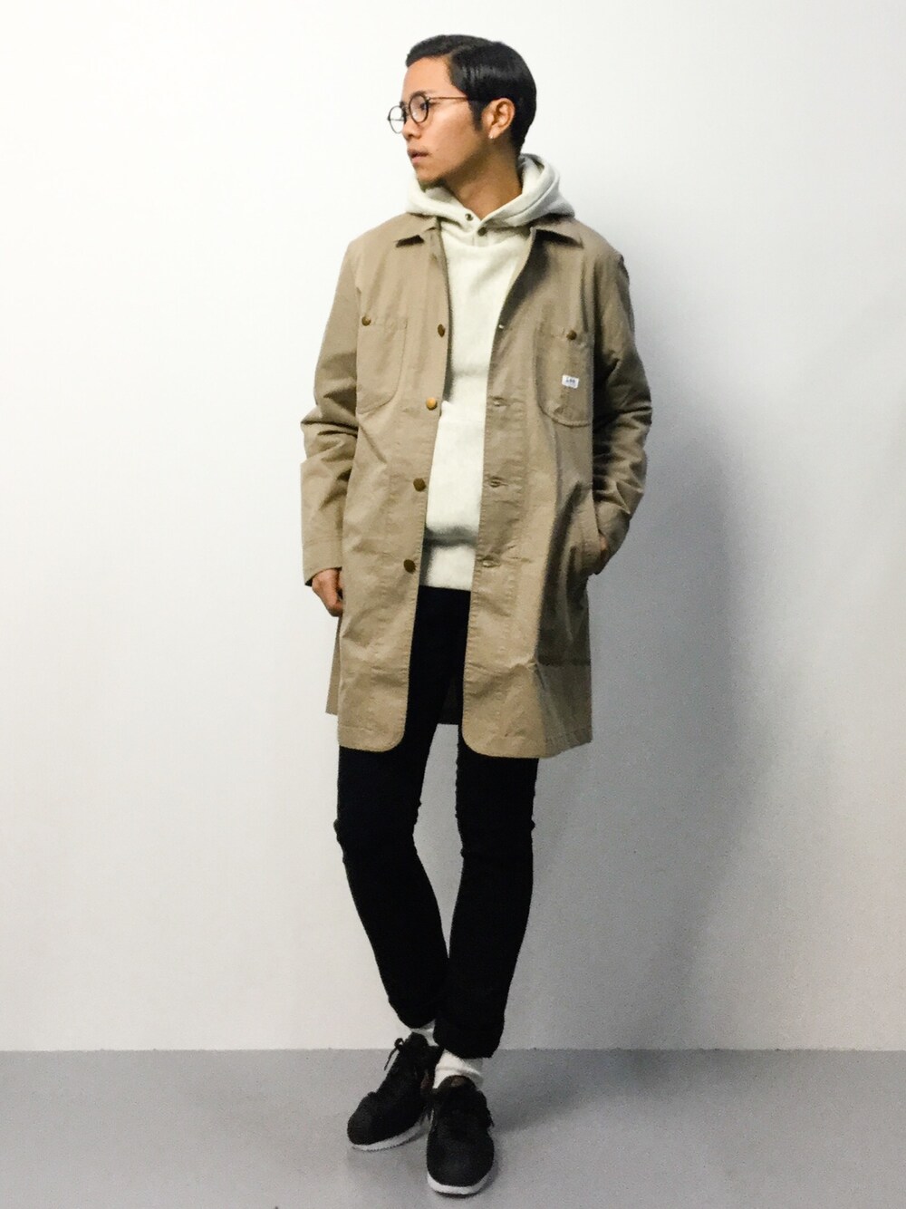 「LeeのLee/リー　SHOP COAT                       （ステンカラーコート、ベージュ系）」を使った、K-1RO(ケーイチロー)さん（メンズ・171cm）の秋コーディネートの1枚目の写真