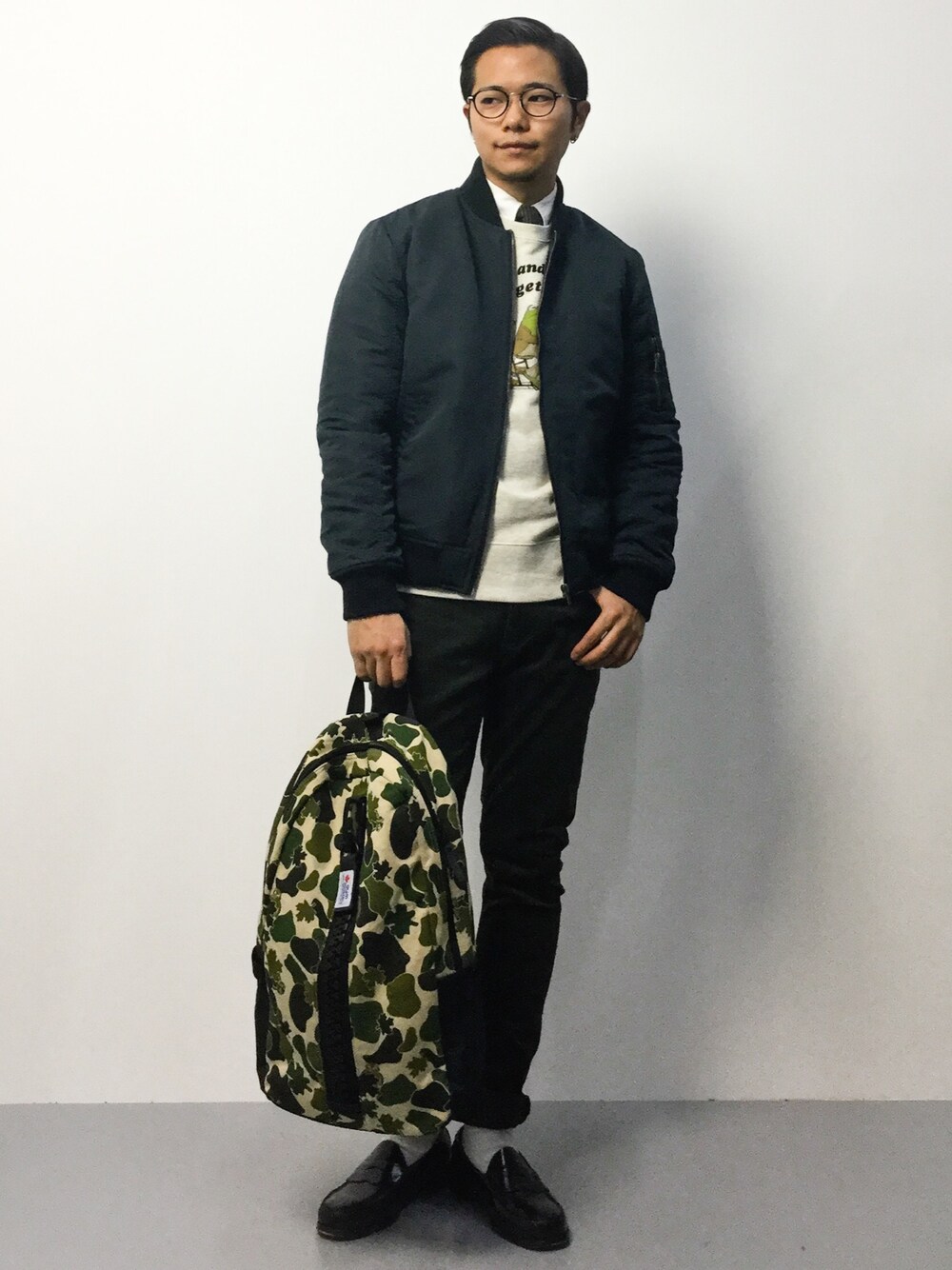 「ADPOSIONの中綿MA-1（ブルゾン、グレー系）」を使った、K-1RO(ケーイチロー)さん（メンズ・171cm）の冬コーディネートの1枚目の写真