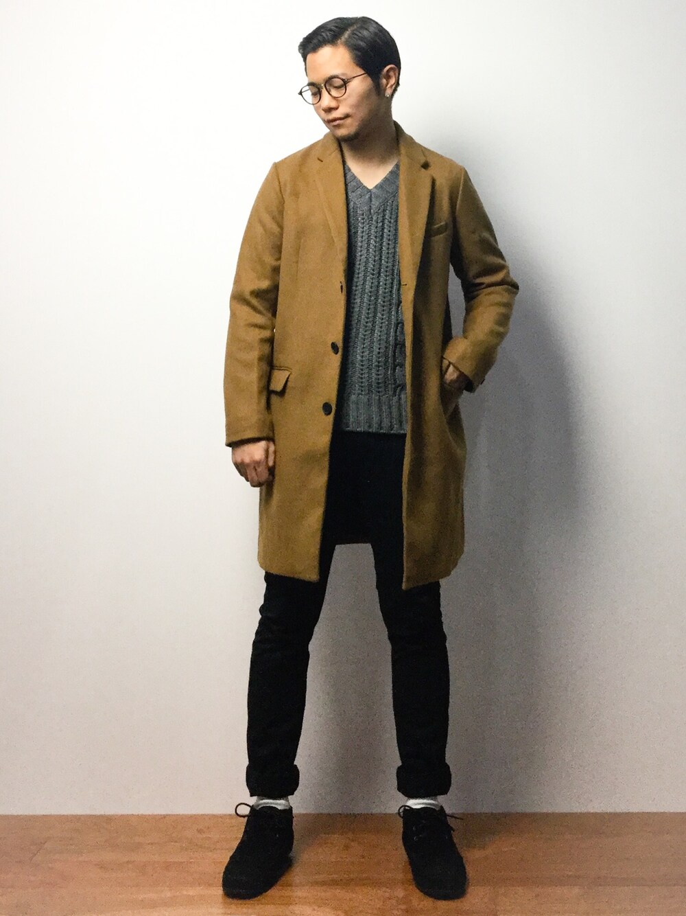 「5351 POUR LES HOMMESのﾗﾑｳｰﾙﾆｯﾄVネック（ニット/セーター、グレー系）」を使った、K-1RO(ケーイチロー)さん（メンズ・171cm）の冬コーディネートの1枚目の写真