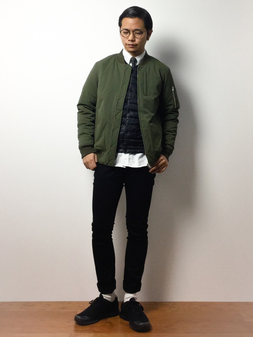 「URBAN RESEARCHのUR PRIMALOFT MA-1（MA-1、グリーン系）」を使った、K-1RO(ケーイチロー)さん（メンズ・171cm）の冬コーディネートの1枚目の写真