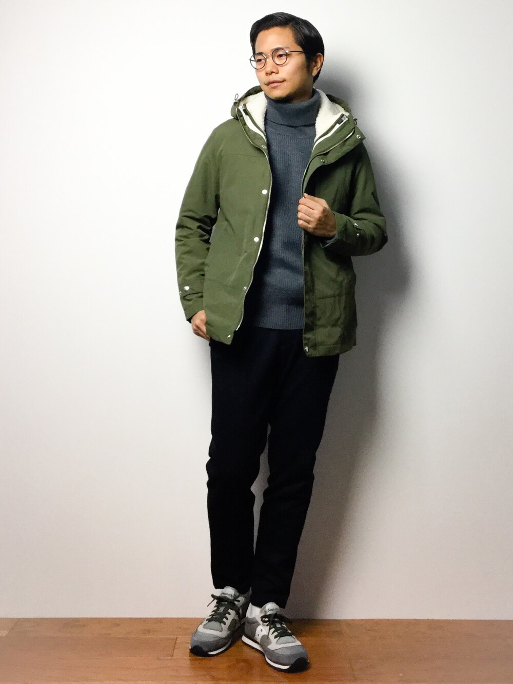 「URBAN RESEARCHのUR ウール両畦タートルネック（ニット/セーター、グレー系）」を使った、K-1RO(ケーイチロー)さん（メンズ・171cm）の冬コーディネートの1枚目の写真