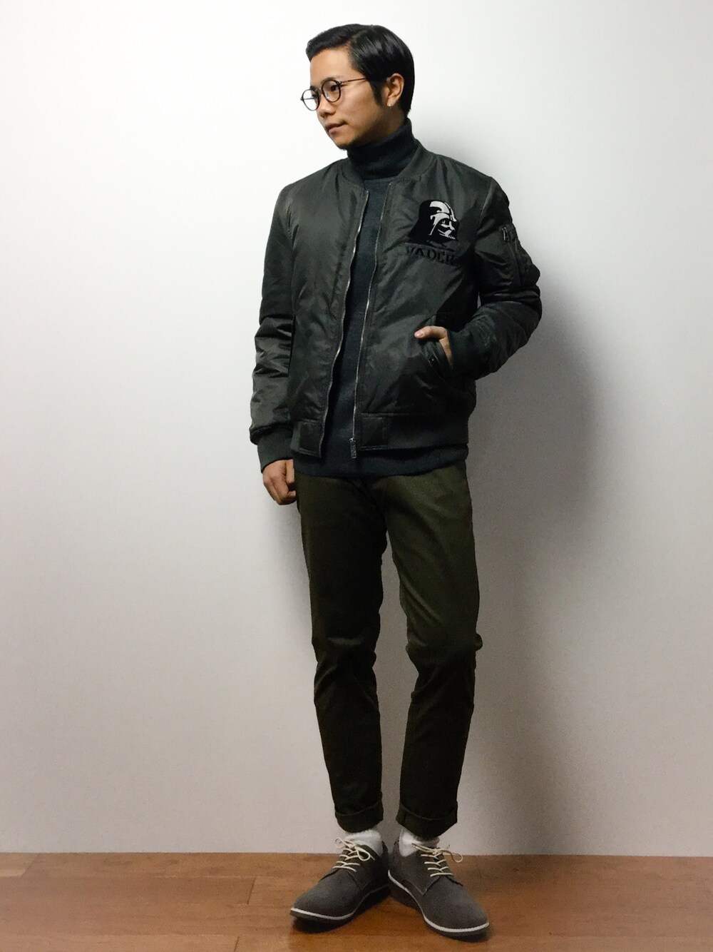 「003 J.FERRYの003 J.FERRY カシミアタッチタートルプルオーバー（ニット/セーター、グレー系）」を使った、K-1RO(ケーイチロー)さん（メンズ・171cm）の冬コーディネートの1枚目の写真