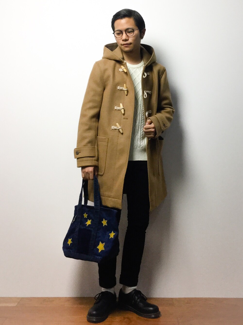 「JOURNAL STANDARDのメルトンダッフルコート（ダッフルコート、イエロー系）」を使った、K-1RO(ケーイチロー)さん（メンズ・171cm）の冬コーディネートの1枚目の写真
