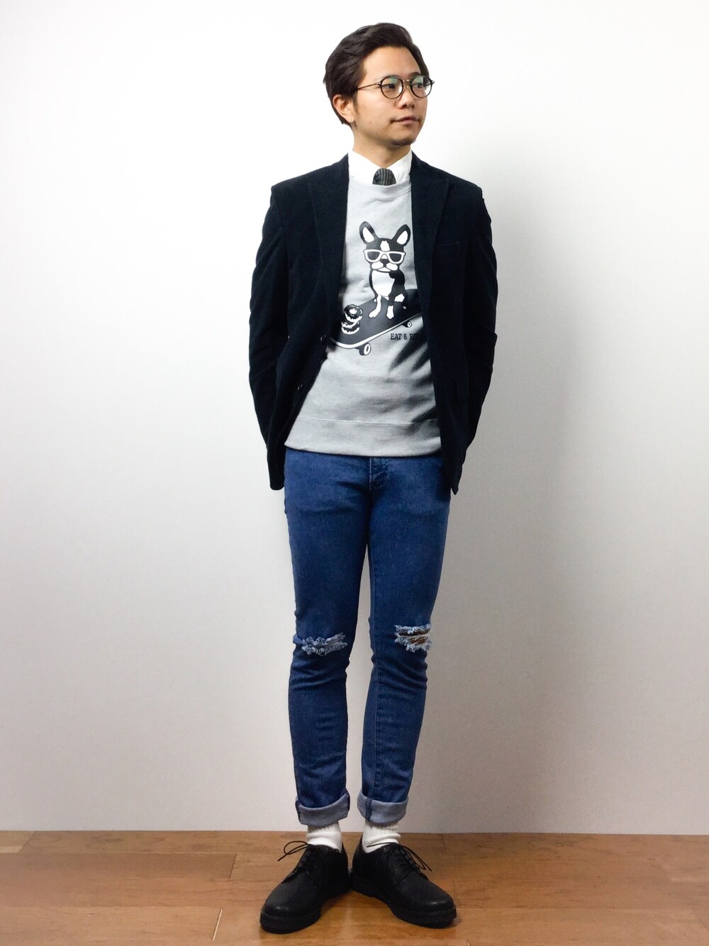 「BEAMSのfLAnsisCA×BEAMS / 別注 クルーネックスウェット（スウェット、グレー系）」を使った、K-1RO(ケーイチロー)さん（メンズ・171cm）の冬コーディネートの1枚目の写真