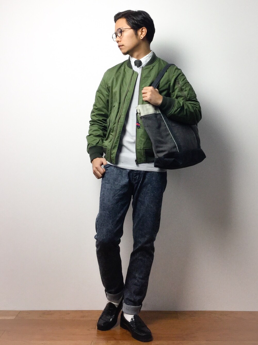 「JOURNAL STANDARDのリバーシブルドビーMA-1#（MA-1、グリーン系）」を使った、K-1RO(ケーイチロー)さん（メンズ・171cm）の冬コーディネートの1枚目の写真