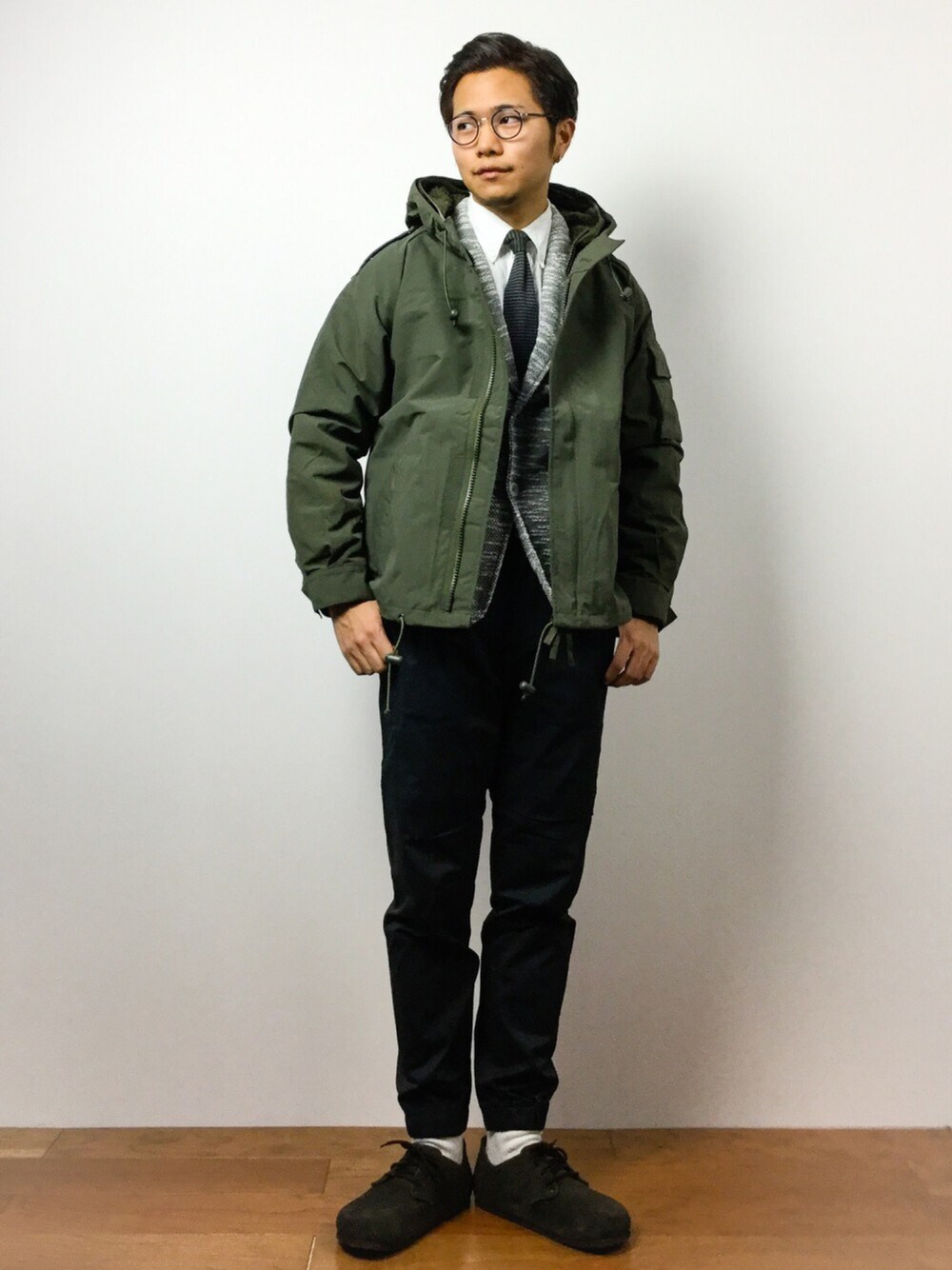 「HOUSTONの【HOUSTON】F-1パーカー（マウンテンパーカー、グリーン系）」を使った、K-1RO(ケーイチロー)さん（メンズ・171cm）の冬コーディネートの1枚目の写真