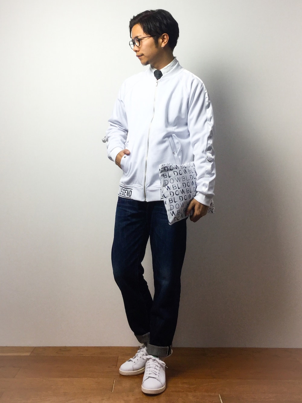 「LEGENDAのLEGENDA LOGO ライト ボンバージャケット(MA-1)（MA-1、ホワイト系）」を使った、K-1RO(ケーイチロー)さん（メンズ・171cm）の冬コーディネートの1枚目の写真
