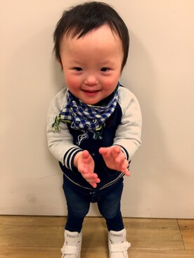 「abcd（ナシ）のアイテム（ストール/ショール、ブルー系）」を使った、hirakikoさん（キッズ・100cm）の春コーディネート