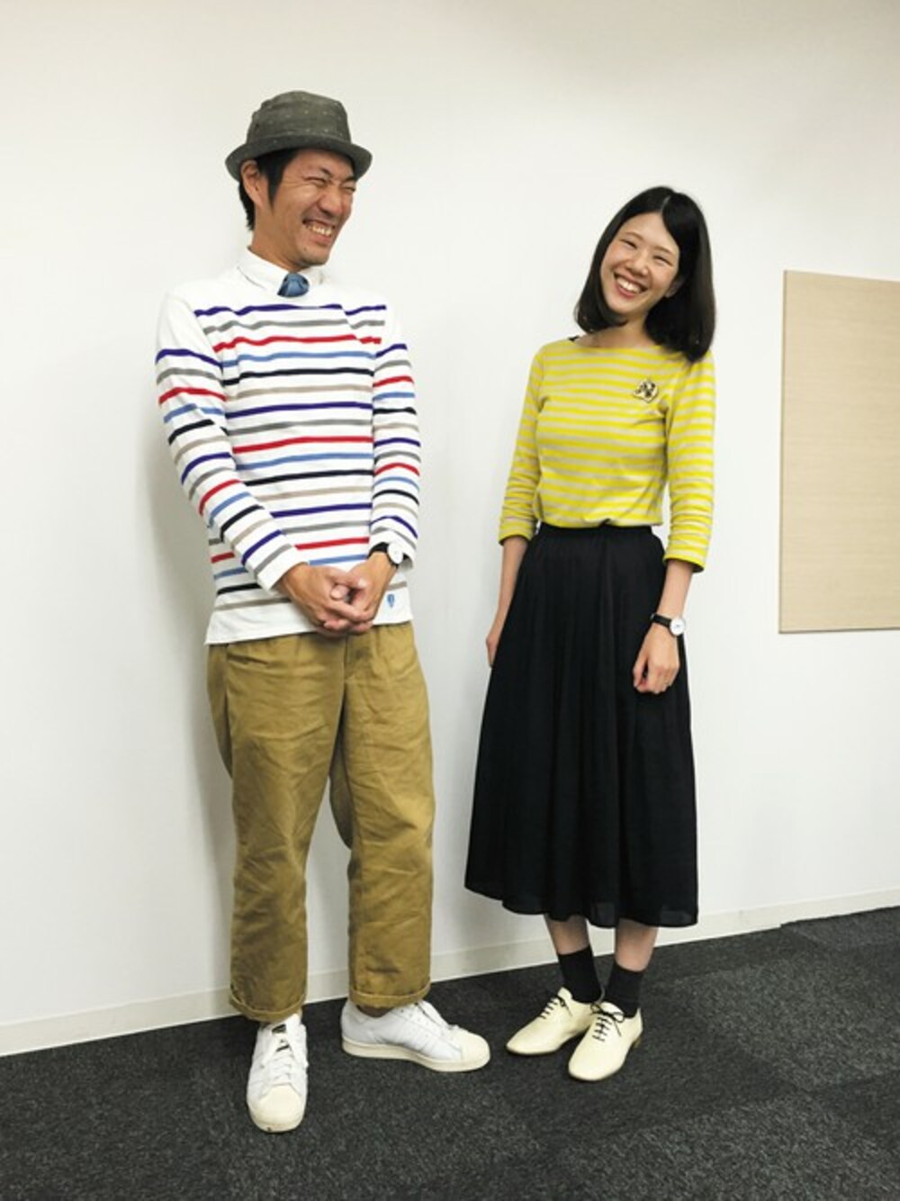 ホワイト系のアナログ腕時計、ホワイト系のアナログ腕時計を着用したメンズの秋コーディネートの1枚目の写真