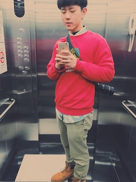 「アイテム（ジャージ、レッド系）」を使った、Yi-jhongさん（メンズ・173cm）の冬コーディネート