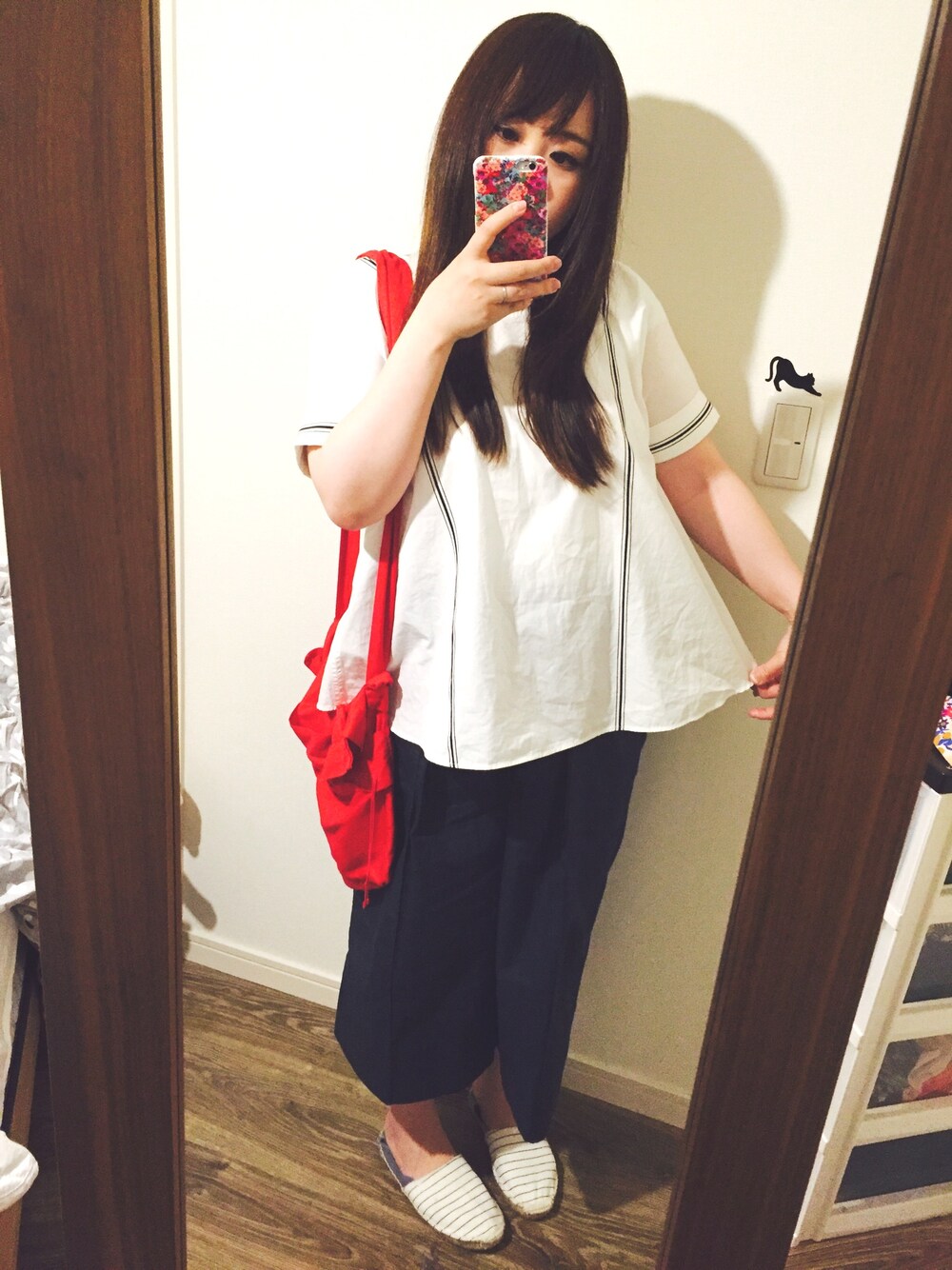 「UNIQLOandLEMAIRE、UNIQLO、シンプル、エスパドリーユ、zucca、ゆるコーデ」｜「UNIQLOのエクストラファインコットンTブラウス（シャツ/ブラウス、ホワイト系）」を使った、よーこっこさん（レディース・152cm）の春コーディネートの1枚目の写真