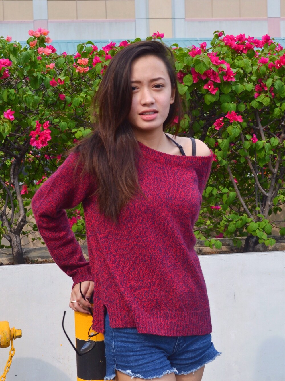 「STYLE、outfit、outfitoftheday、shorts、sweater、sweatshirt」｜「cotton onのアイテム（パンツ、ブルー系）」を使った、Riane Garciaさん（レディース・157cm）の秋コーディネートの1枚目の写真