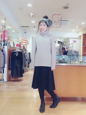 「アイテム（ヘアバンド）」を使った、瀧ヶ崎志帆さん（レディース・166cm）の冬コーディネート