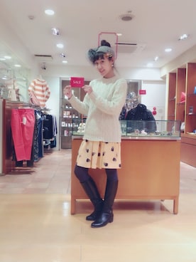 「アイテム（ヘアバンド）」を使った、瀧ヶ崎志帆さん（レディース・166cm）の冬コーディネート