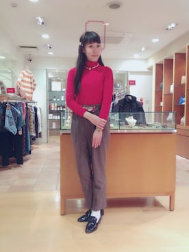 「アイテム（バレッタ/ヘアクリップ）」を使った、瀧ヶ崎志帆さん（レディース・166cm）の冬コーディネート