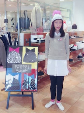 「アイテム（ブローチ/コサージュ）」を使った、瀧ヶ崎志帆さん（レディース・166cm）の冬コーディネート