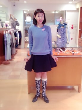 「アイテム（ブローチ/コサージュ）」を使った、瀧ヶ崎志帆さん（レディース・166cm）の春コーディネート