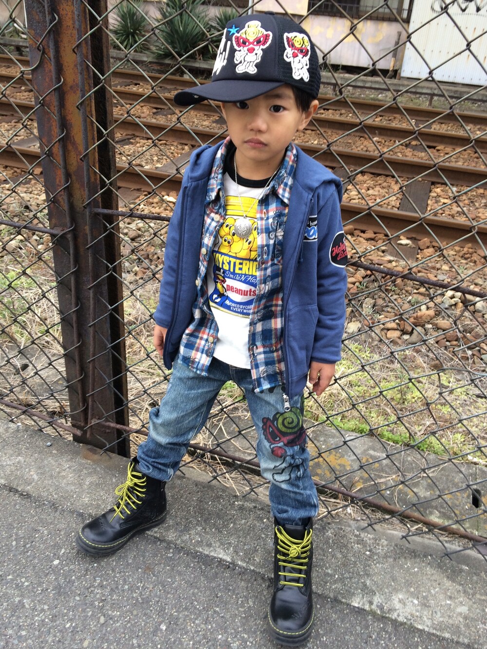 「デニム、ヒステリックミニ、hysteric mini、パーカー、キッズコーデ」｜「HYSTERIC MINIのSWEET DREAM BABY! パーカー（パーカー、ブルー系）」を使った、mokkiさん（キッズ・110cm）の冬コーディネートの1枚目の写真
