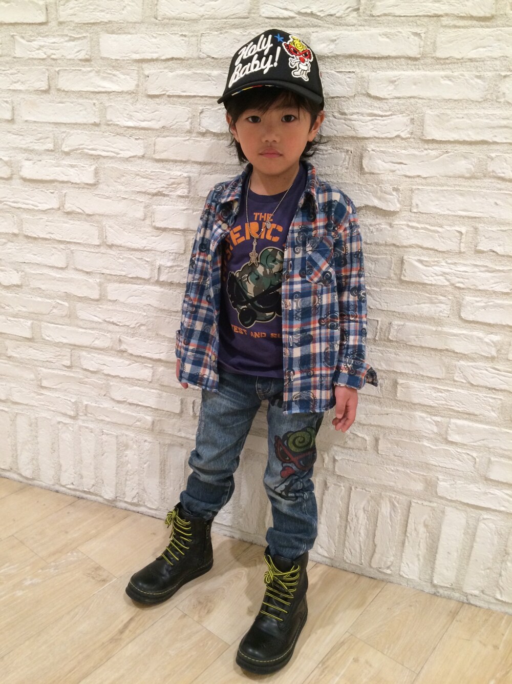「hysteric mini、hystericmini、ヒステリックミニ、チェックシャツ」｜「HYSTERIC MINIのRolling Mini“ARMY Survival”Tシャツ（Tシャツ/カットソー、ブルー系）」を使った、mokkiさん（キッズ・110cm）の夏コーディネートの1枚目の写真