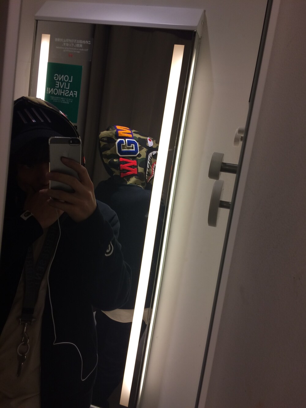 「エイプ、Bape、ape」｜「A BATHING APEのアイテム（パーカー、ブラック系）」を使った、きいさん（メンズ・165cm）の秋コーディネートの1枚目の写真