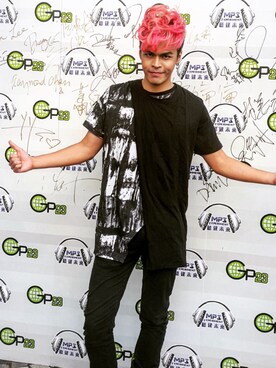 余震東個東さんのコーディネート