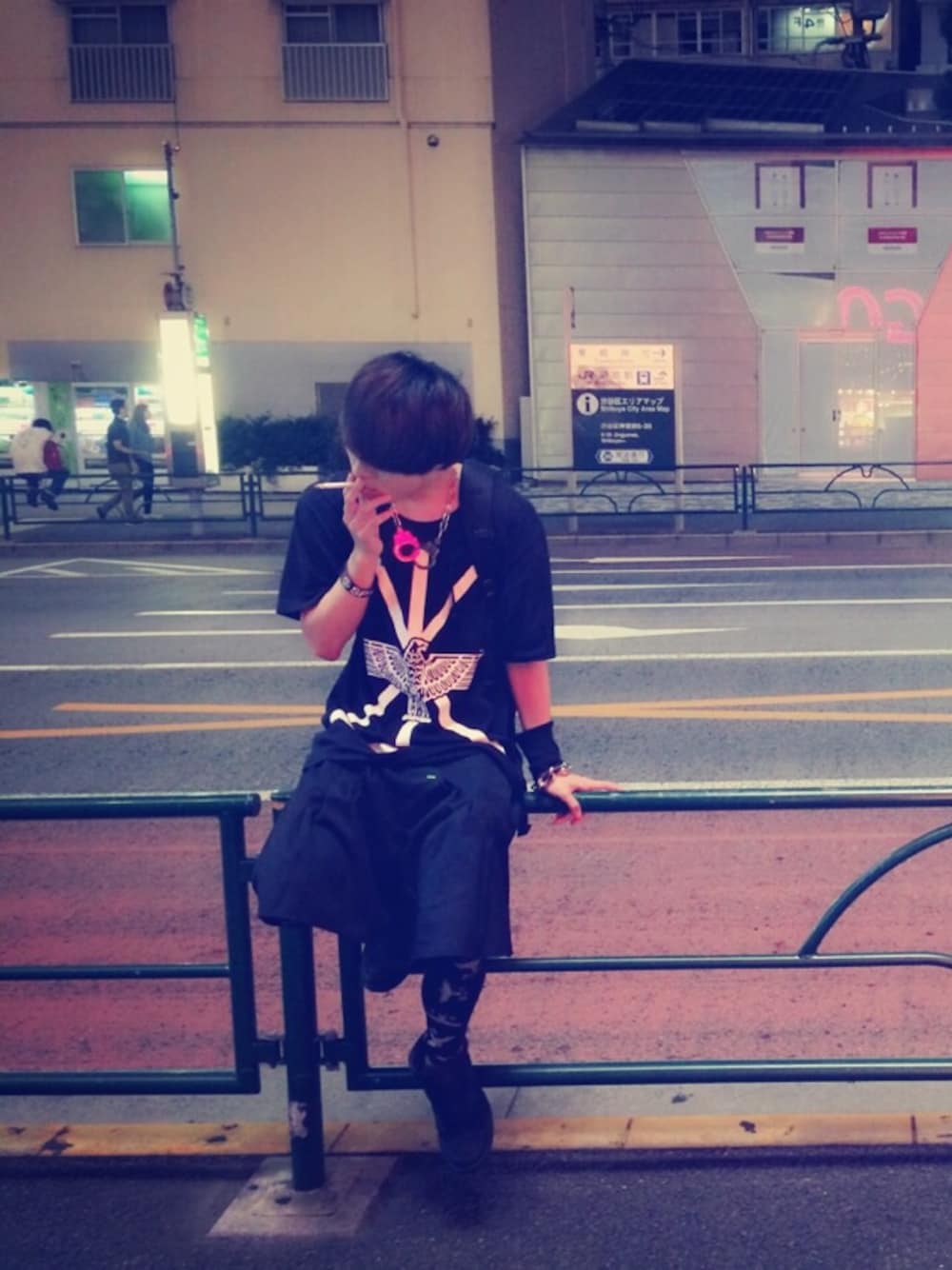 「原宿、BOY LONDON、エアジョーダン、モード、ブラック」｜「BOY LONDONのアイテム（Tシャツ/カットソー、ブラック系）」を使った、まきしょさん（メンズ・168cm）の秋コーディネートの1枚目の写真