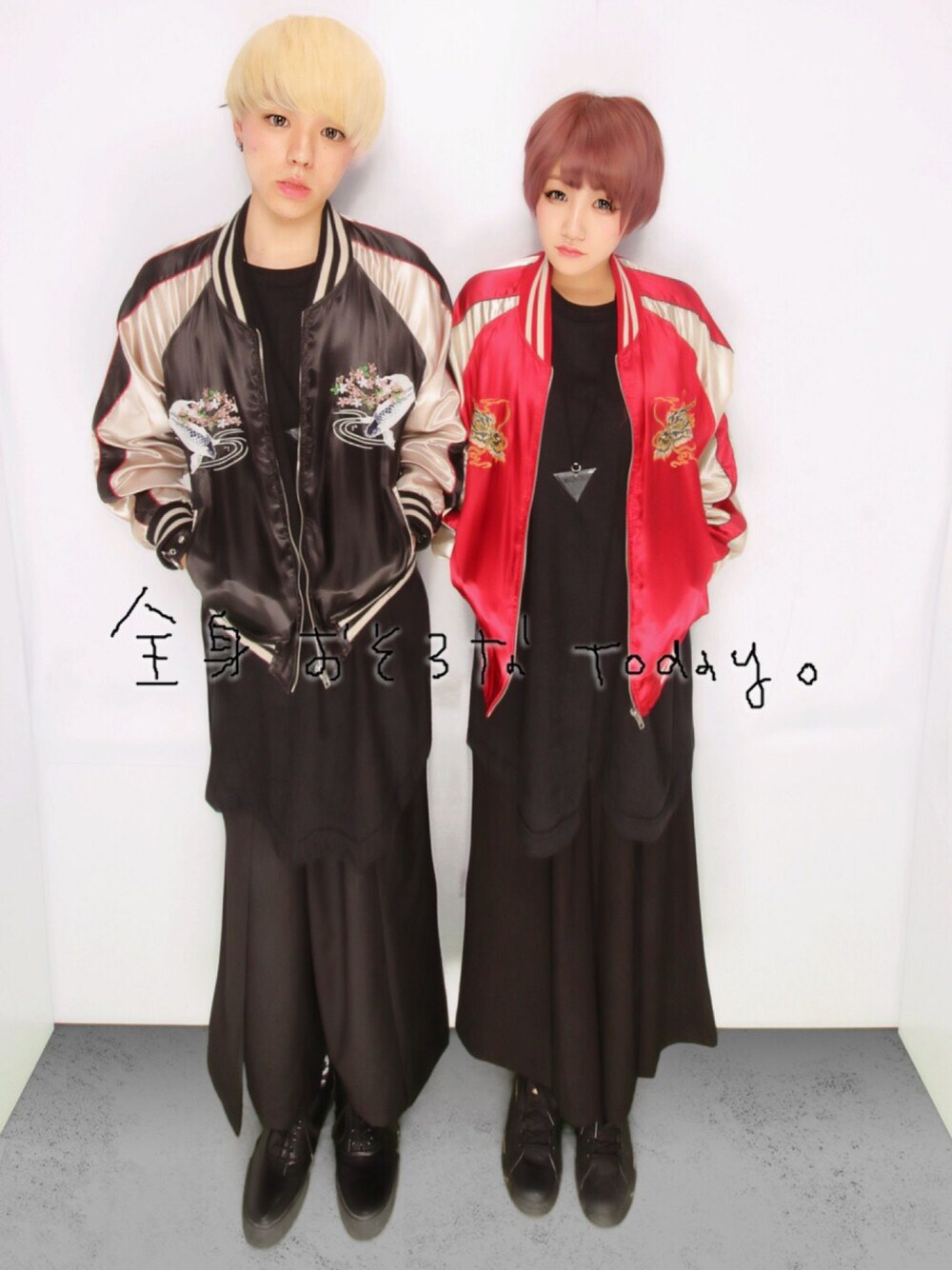 「ペアルック、スカジャン、ビッグT、袴パンツ、和服、おそろいコーデ、双子コーデ、ワイドパンツ、黒、赤」｜「TSUBACHAのアイテム（ネックレス、その他）」を使った、みくたろうさん（レディース・155cm）の夏コーディネートの1枚目の写真