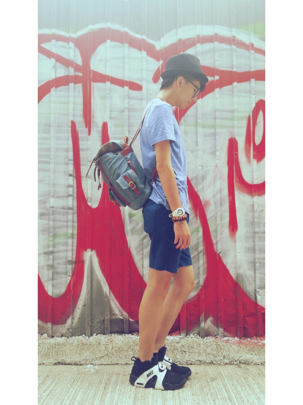 「cotton on、hk、guy、fashion、H&M、STYLE、log on、NIKE、like、follow」｜「H&Mのアイテム（シャツ/ブラウス、ブルー系）」を使った、lorienchhさん（メンズ・170cm）の夏コーディネートの1枚目の写真