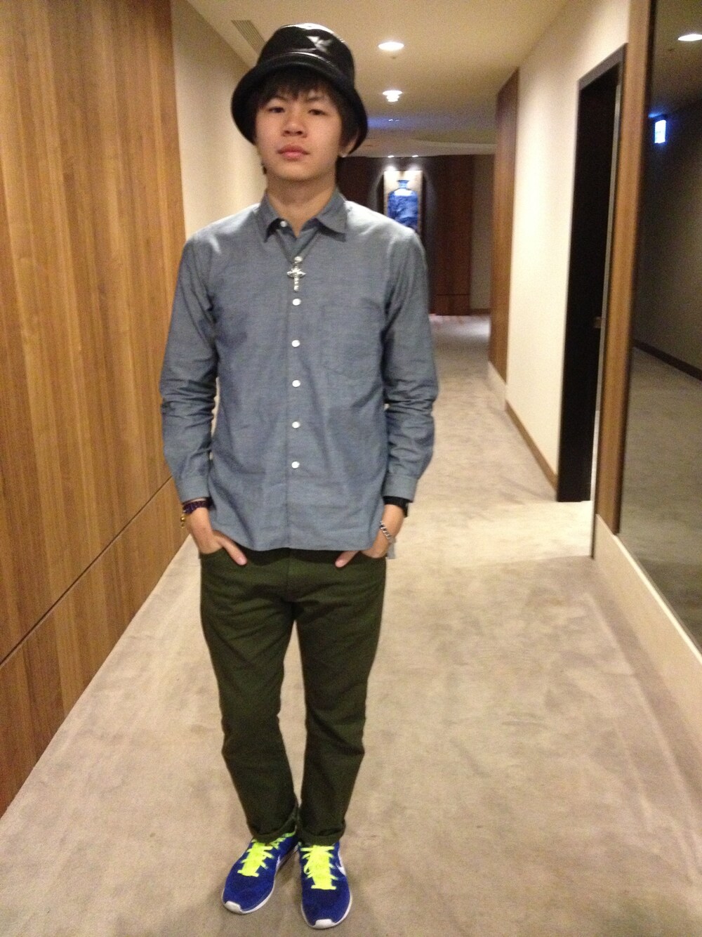 「UNIQLO、fashion、hat、Chrome Hearts、agnes b、swag、follow、CASH CA、Clot、Nike flyknit」｜「CASH CAのCash ca x Clot（シャツ/ブラウス、ブルー系）」を使った、和さん（メンズ・175cm）の春コーディネートの1枚目の写真