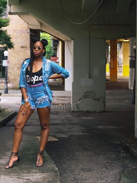 「Levi's（リーバイス）のアイテム（デニムパンツ、ブルー系）」を使った、Louさん（レディース）の秋コーディネート