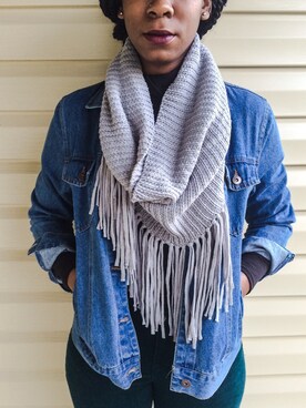 「charlotte russe（シャーロットルッセ）のアイテム（マフラー、グレー系）」を使った、Louさん（レディース）の秋コーディネート