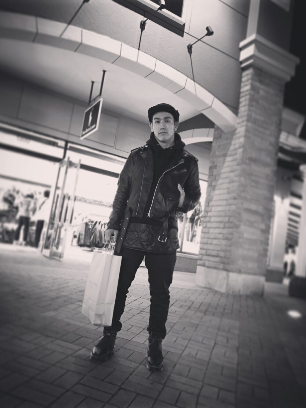 「supreme、polartec、art comes first、Ralph Lauren、RLX、MR.GENTLEMAN」｜「MR.GENTLEMANのMR.GENTLEMAN QUILTED MIX PULLOVER SWEAT PARKA -CITYSHOP Exclusive-（パーカー、ブラック系）」を使った、Kasai Takehiroさん（メンズ・168cm）の冬コーディネートの1枚目の写真