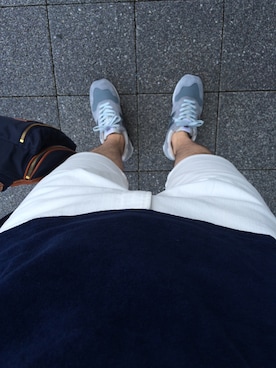 「アイテム（ボディバッグ/ウエストポーチ、ブルー系）」を使った、和也さん（メンズ・183cm）の秋コーディネート