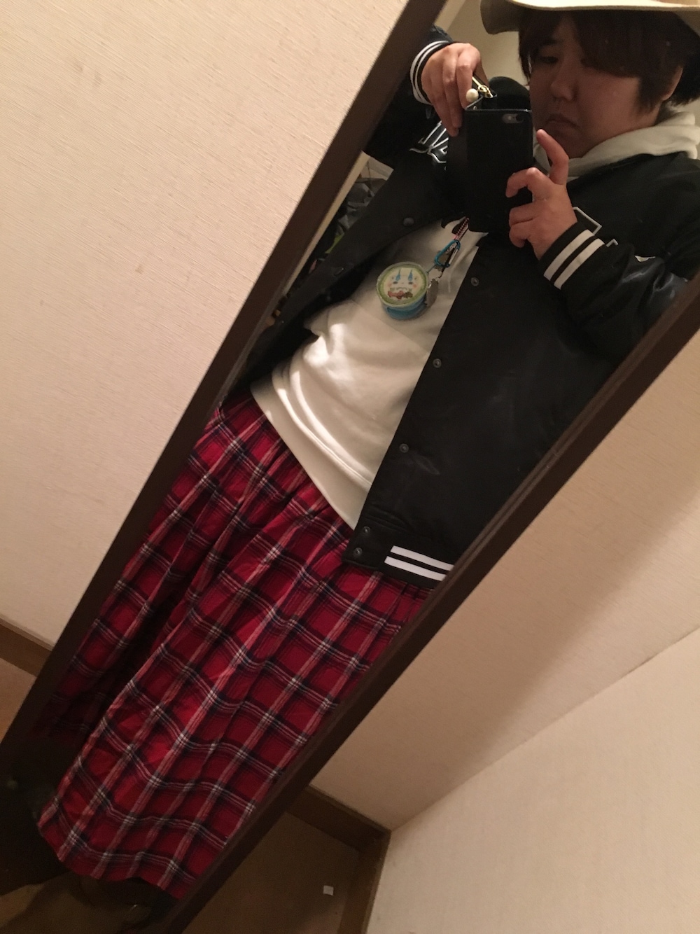 「MA-1とチェックのロングスカートのコーデ」｜「BABYDOLLのアイテム（ブルゾン、ブラック系）」を使った、のんくまポケットさん（レディース・156cm）の秋コーディネートの1枚目の写真