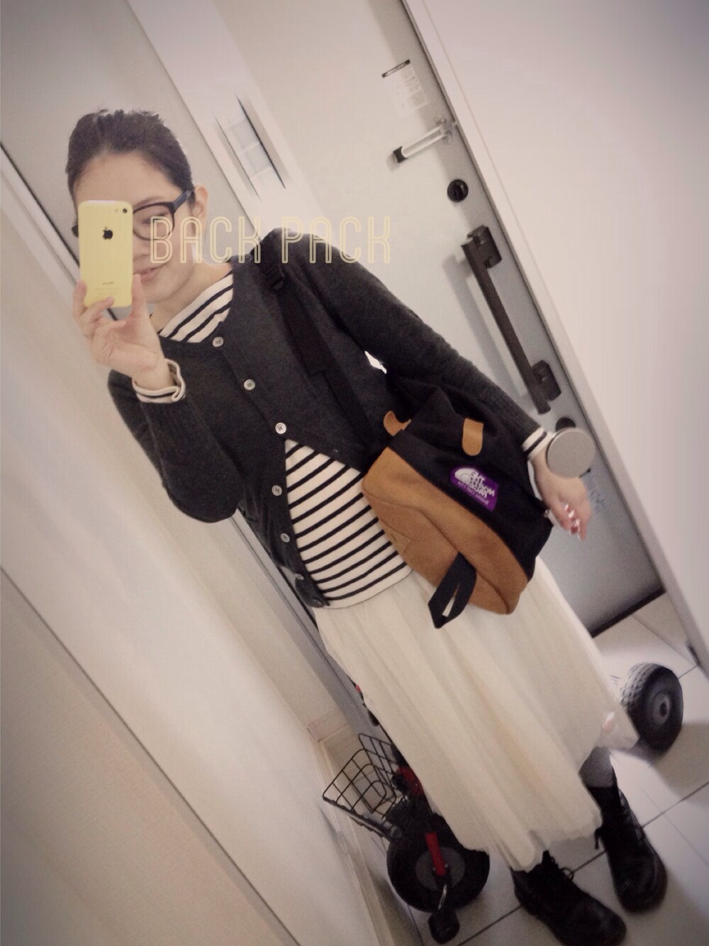 「ボーダー、バックパック、マタニティ」｜「BEAMSのDr.Martens / WELLINGTON DRENCH 8EYE BOOT（ブーツ、ブラック系）」を使った、chiePuさん（レディース・158cm）の冬コーディネートの1枚目の写真
