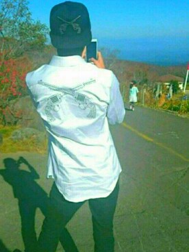 「roar（ロアー）のアイテム（キャップ）」を使った、とっすぃーさん（メンズ・175cm）の春コーディネート