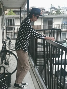 「AZUL by moussy（アズールバイマウジー）のアイテム（チノパンツ）」を使った、とっすぃーさん（メンズ・175cm）の春コーディネート